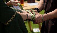 Wikingerhochzeit im Burgenland: Handfasten