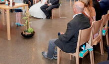 Was trägt eine Traurednerin bei der Trauung