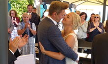 Berhochzeit: Brautpaar bei der freien Trauung mit Trauredner Markus Schäfler