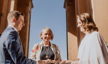 Traurednerin Silvia Schäfler beim Tie the knot bei freier Trauung im Maximilianeum München