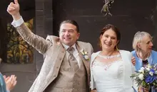 Hochzeit am Rütlihaus am Vierwaldstättersee - Brautpaar nach der freien Trauung