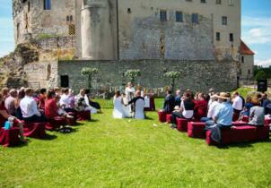 Burg Katzenstein: freie Trauung für mittelalterliche Hochzeit
