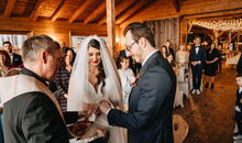 Christliches Element in einer jüdisch-christlichen Trauung mit einem freien Theologen: Bestätigung des Ehebundes mit Stola