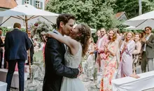 Hochzeit des Brautpaares mit freier Trauung im Garten der Weilachmühle Altomünster