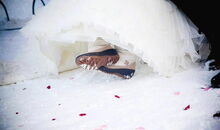 Schuhe sind wichtig beim Heiraten im Schnee