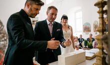 freier Hochzeitsredner Markus Schäfler bei einer freien Trauung in der Schlosskapelle von Schloss Walkershofen