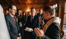 christliche Elemente in einer christlich-jüdischen Trauungszeremonie mit einem freien Theologen: Segnung der Eheringe