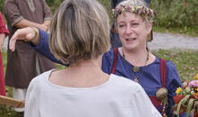 Traurednerin gestaltet Mittelalterhochzeit im Wikingerstil