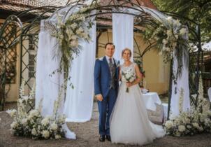 Brautpaar nach der freien Trauung im Gutshof Menterschwaige in München