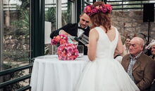 Sandritual bei der freien Trauung im Gewächshaus Orangerie Bad Endorf