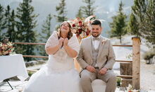 Hochzeitspaar in der freien Trauung am Kreuzjochhaus