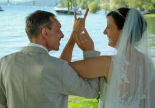 Hochzeit feiern bei Sekt am See