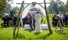 Rede der Braut bei einer Hochzeit im Freien