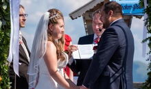 Eheversprechen bei der freien Trauung mit Trauredner Markus Schäfler im Panoramarestaurant Brauneck