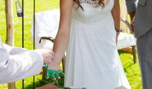 auf dem Grundstein für das zukünftige Haus