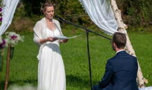 Brautrede bei einer Trauung im Freien