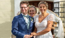 Traurednerin München präsentiert auf Hofgut Algertshausen das Ehepaar
