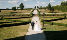 der Schlosspark von Schloss Walkershofen, einer idealen Location für eine freie Trauung