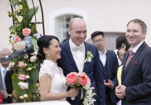 deutsch-vietnamesische Trauung auf Schloss Theuern