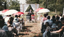Sommerhochzeit auf einer Obstwiese mit Trauredner Markus Schäfler