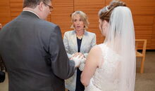 Freie Theologin Silvia Schäfler bestätigt die Vermählung