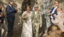 Auszug des Brautpaares bei der Hochzeit auf der Waldburg