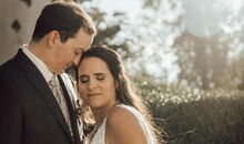 Brautpaar nach der freien Trauung am Schloss Igling