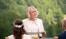 Traurednerin Schliersee gestaltet freie Trauung auf dem Hasenöhrlhof