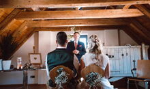 Trauredner Markus Schäfler bei einer freien Trauung im Brauhaus Riegele, Augsburg