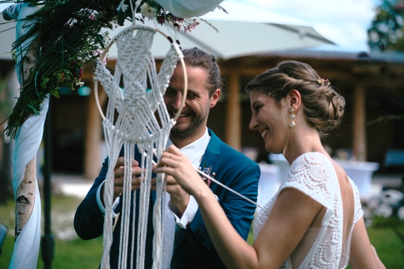 privates Ritual für das Brautpaar bei freier Trauung im 5-Seen-Land auf Gut Staltach