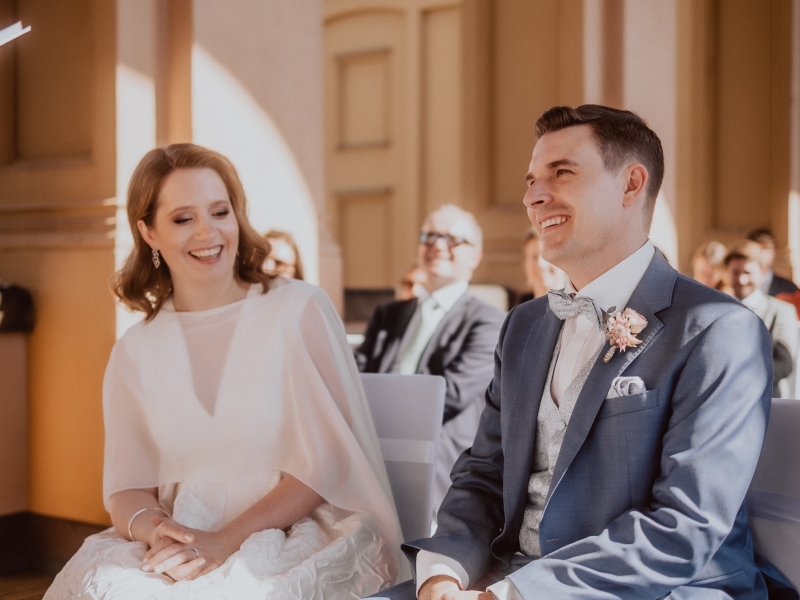 Liebe und Lachen bei freier Trauuung München im Maximilianeum